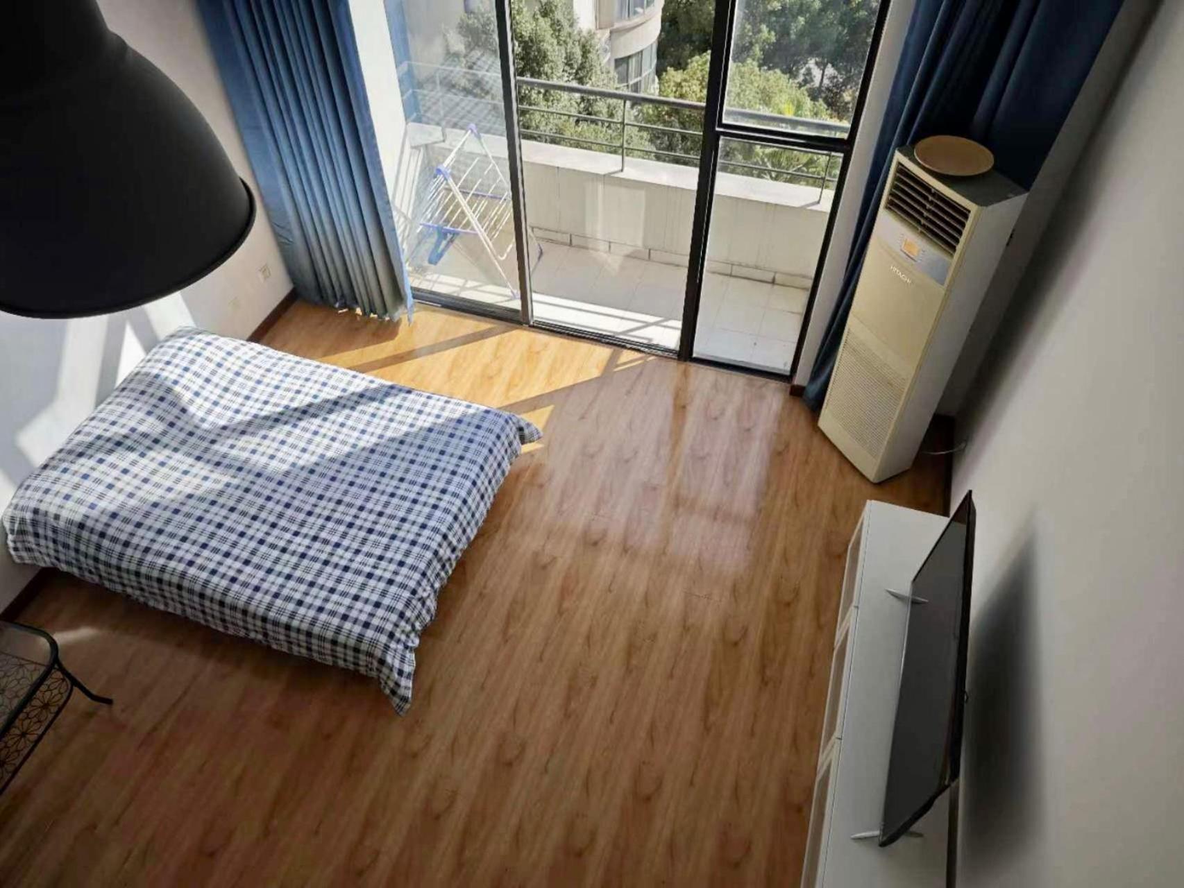 Inestin Xinjinqiao Road 4*